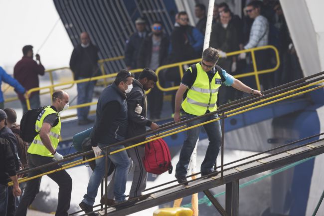 Počet utopených migrantov pri pobreží Turecka sa zvýšil na 15