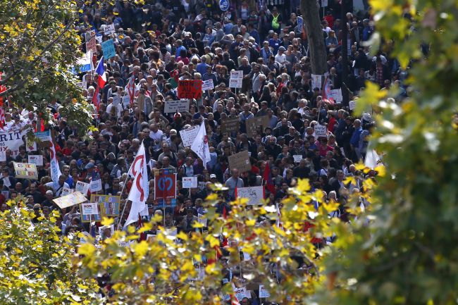 Francúzsko: Desaťtisíce ľudí opäť demonštrovali proti reforme pracovného trhu