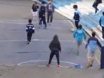 Video: Hendikepovaný chlapec deťom ukázal, ako sa hrá futbal