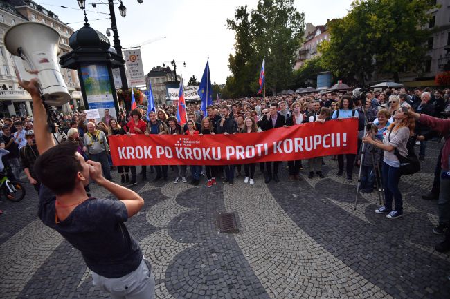 V Bratislave sa uskutočnil tretí protikorupčný pochod, pritiahol tisíce ľudí