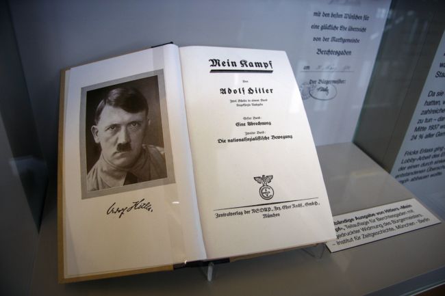Muž si čítal na pracovisku Mein Kampf. Dostal výpoveď, ktorú súd potvrdil