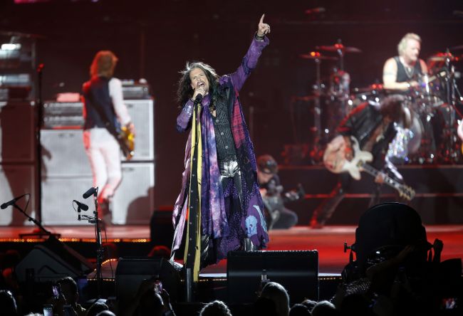 Skupina Aerosmith musela pre zdravotné problémy speváka zrušiť zvyšok turné
