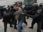 Katalánske referendum sprevádzajú konflikty medzi políciou a voličmi