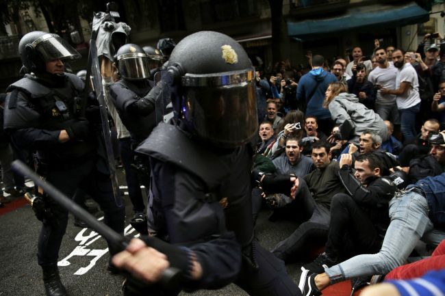 Po útoku polície z Katalánska hlásia 38 zranených