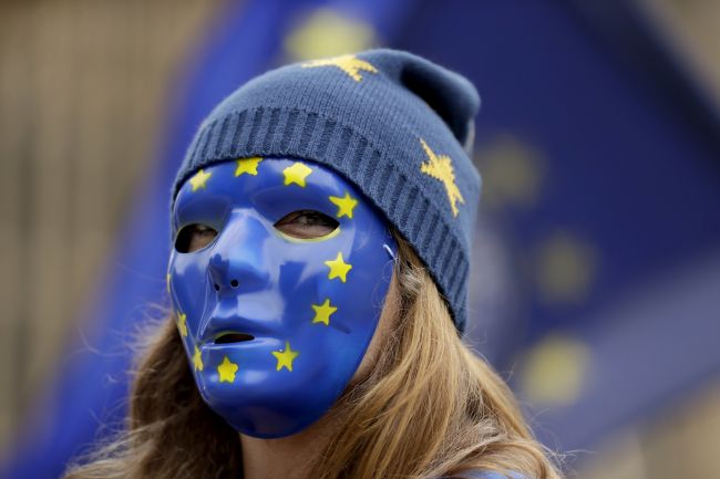 Najvyšší lídri EÚ sa zatiaľ nevyslovili k priebehu referenda v Katalánsku