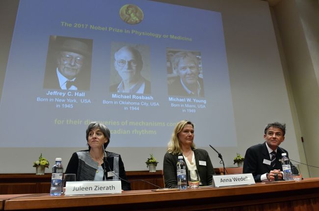 Nobelovu cenu za fyziológiu alebo medicínu získala trojica vedcov z USA