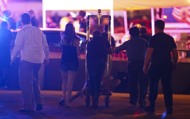 Po streľbe v Las Vegas previezli do nemocníc najmenej 406 zranených