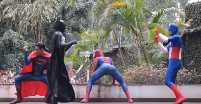 Video: Ako by to vyzeralo, keby superhrdinovia nemali čo na práci