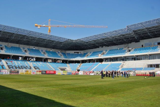 Rozhodla o príspevku na obnovu ďalších troch futbalových štadiónov