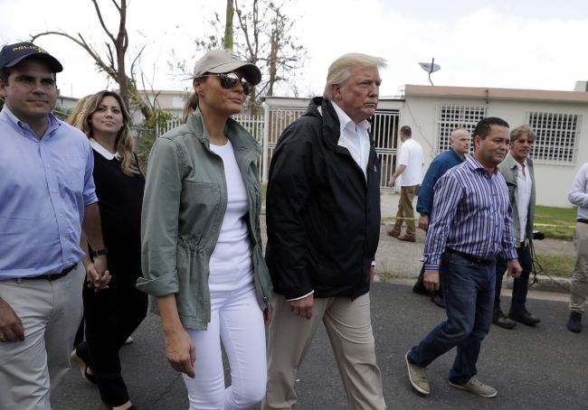 Donald Trump s manželkou navštívili zranených po streľbe v Las Vegas