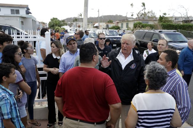 Donald Trump ocenil záchranárov a policajtov po streľbe v Las Vegas