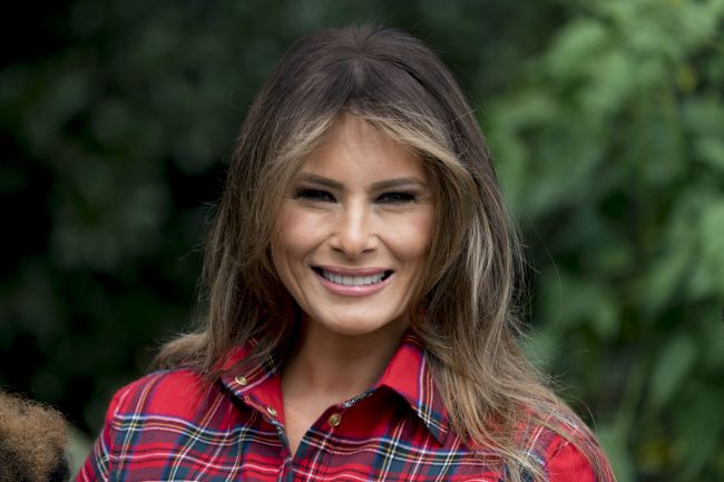 Žena podstúpila osem operácií, aby vyzerala ako Melania Trumpová