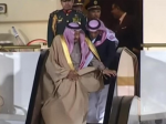 Video: Zo saudskoarabského kráľa sa smeje celý internet. Toto by sa vám nikdy nestalo