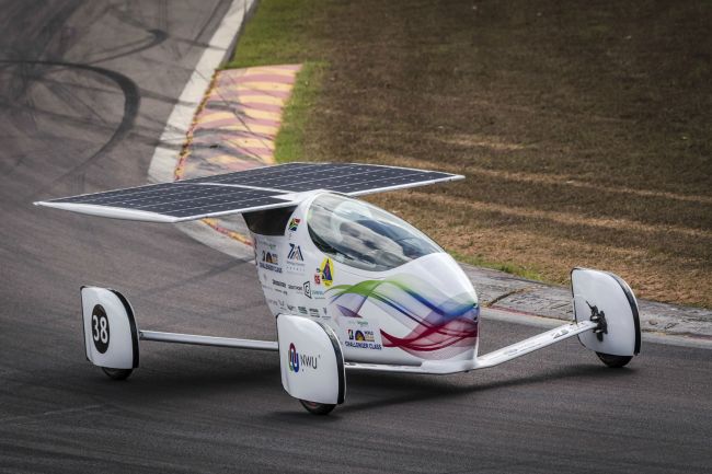 V Austrálii sa začali preteky solárnych automobilov