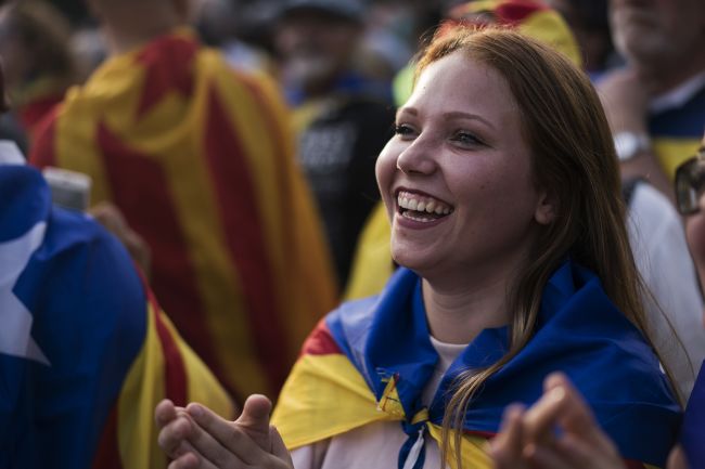 Katalánski poslanci podpísali vyhlásenie nezávislosti, realizácia sa odkladá