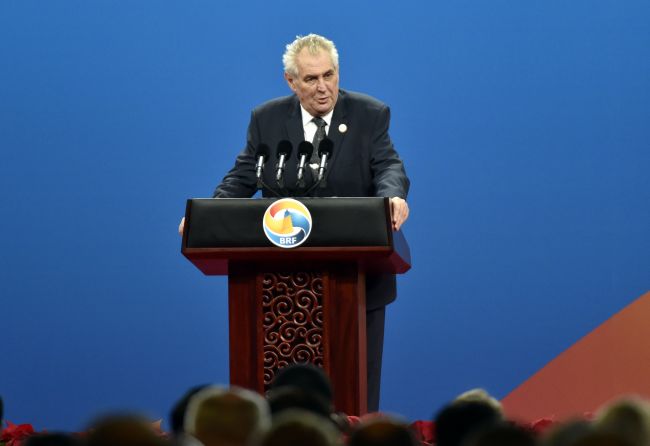 ČR: Vládni i opoziční politici kritizujú Zemana za výroky ohľadom Krymu