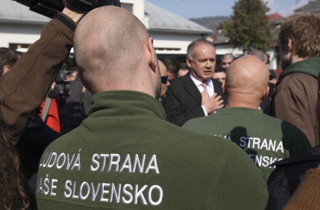 Kiska vyzýva ľudí, aby išli v novembri voliť, varuje pred zlom v zelených tričkách