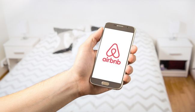 Airbnb čaká v ČR zmena pravidiel, prenajímatelia musia počítať s platením daní