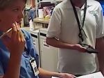 Video: Policajt chcel zatknúť zdravotnú sestru kvôli tomu, že odmietla zobrať vzorku krvi