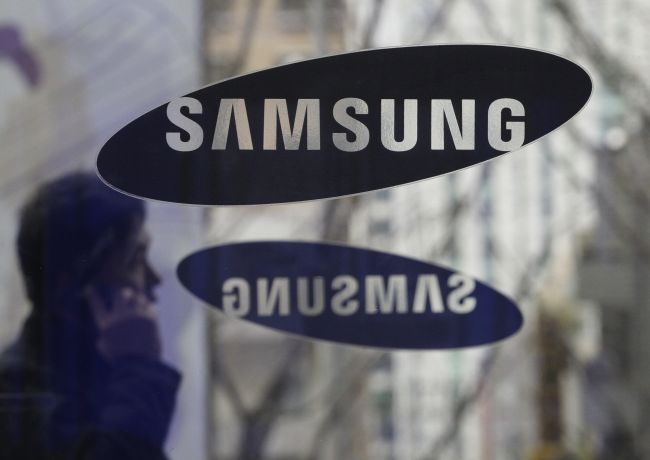 Šéf Samsung Electronics nečakane oznámil rezignáciu, šance firmy vidí v mladších