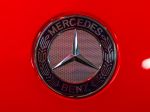 Daimler zvolá do servisu vyše milión áut Mercedes-Benz pre problém s airbagmi