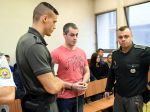 Expolicajt obžalovaný z vraždy snúbenice sa na súde ospravedlnil rodine