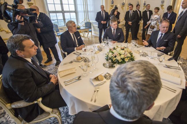 Prezident, predseda NR SR a premiér vidia budúcnosť Slovenska iba v EÚ a NATO