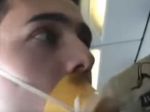 Video: Muž požiadal partnerku o ruku v lietadle, ktoré sa rútilo k zemi