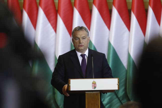 Politológ: Orbán na výročí revolúcie 1956 kritizoval Brusel, ale vôbec nie Rusko