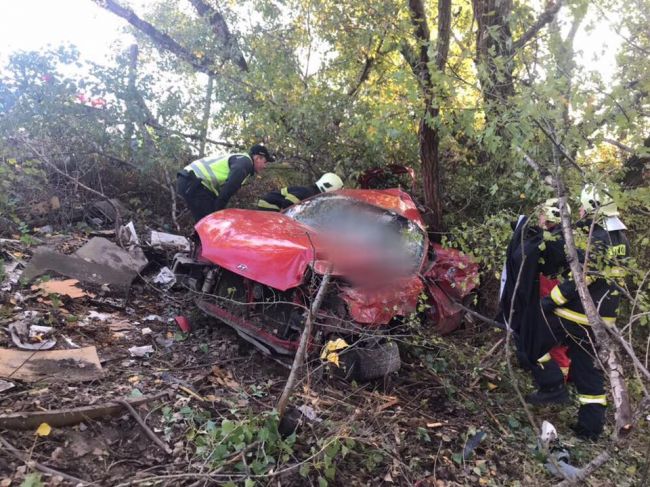 Pri nehode na Lieskovskej ceste boli usmrtené 2 osoby