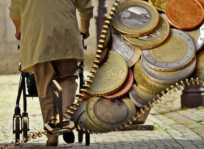 Pracujúcich dôchodcov za rok pribudlo takmer 10.000