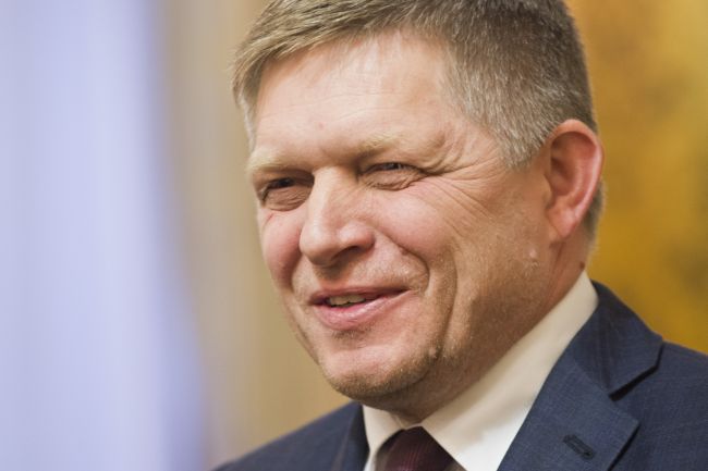 Premiér Robert Fico podpísal nariadenie o zvýšení minimálnej mzdy