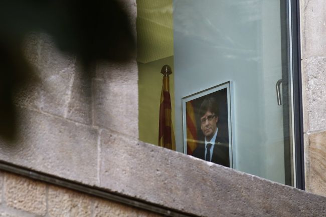 Katalánsky expremiér Puigdemont a jeho bývalí ministri odcestovali do Bruselu