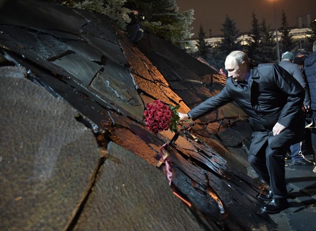 Putin odhalil pamätník obetiam sovietskych politických represálií