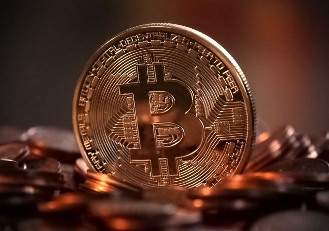 Kurz bitcoinu sa prvýkrát dostal nad 7000 USD