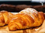 Francúzom chýba maslo na croissanty