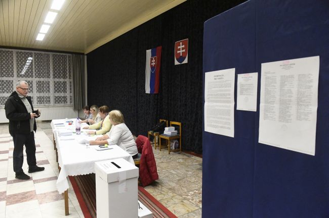 Na väčšine Slovenska sa začínajú sčítavať hlasy