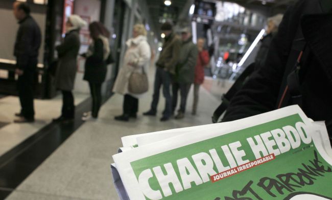 Charlie Hebdo je terčom vyhrážok za kresbu islamológa obvineného zo zneužívania