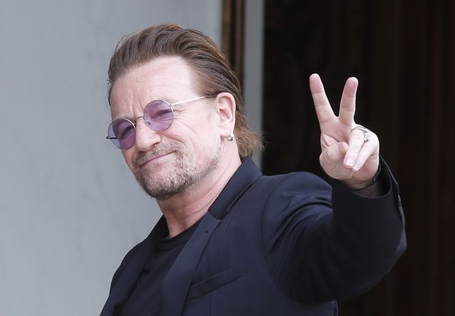V dokumentoch z daňových rajov figuruje aj spevák Bono