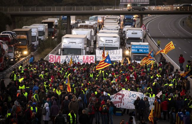 Účastníci generálneho štrajku narušili dopravu v Katalánsku