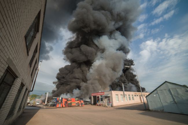 Pri výbuchu v továrni zahynuli štyria zamestnanci