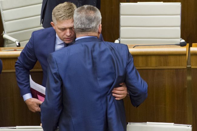Ficovo mlčanie ohľadne výsledku volieb považuje Richter za prirodzené