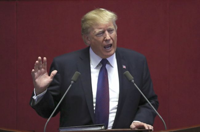 Severná Kórea vyhlásila: Spojené štáty by mali zbaviť Trumpa moci