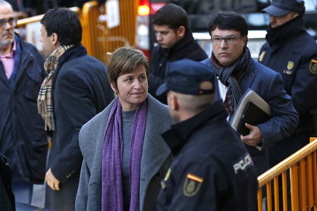 Katalánski poslanci predstúpili pred súd v prípade separatistickej vzbury