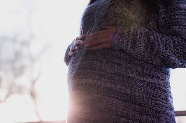 Tehotná žena spáchala samovraždu po tom, ako jej rodina nepovolila cisársky rez