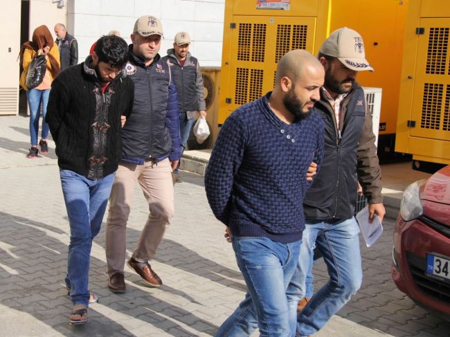 V Turecku zatkli takmer 100 osôb podozrivých z napojenia na Islamský štát