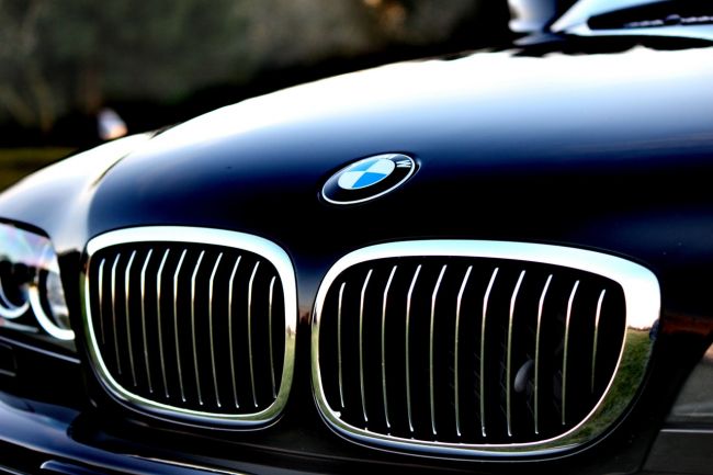 BMW musí Švajčiarsku zaplatiť pokutu viac ako 135 miliónov eur