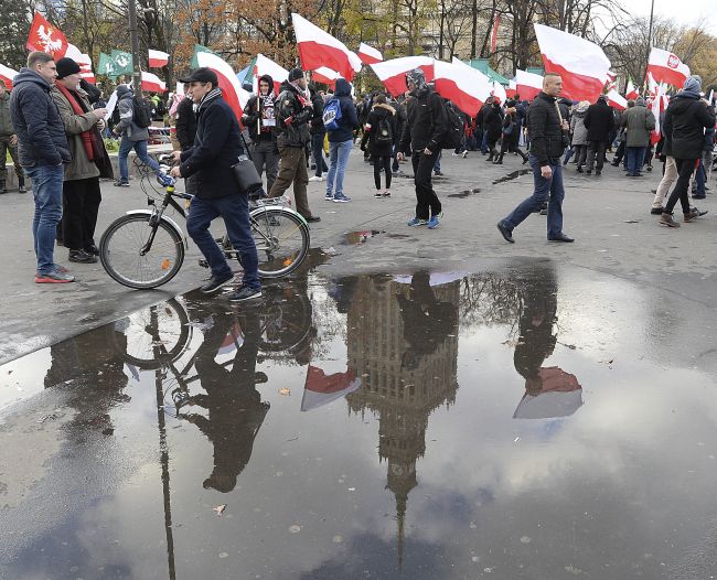 Poľsko: Polícia zadržala vo Varšave prvých z účastníkov osláv Dňa nezávislosti