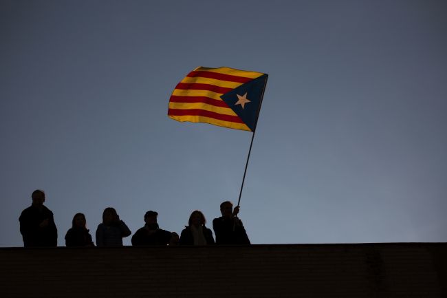 Tisíce ľudí v Barcelone žiadajú prepustenie väznených katalánskych politikov