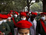 Stovky študentov v Naí Dillí žiadali opatrenia na zlepšenie ovzdušia v meste